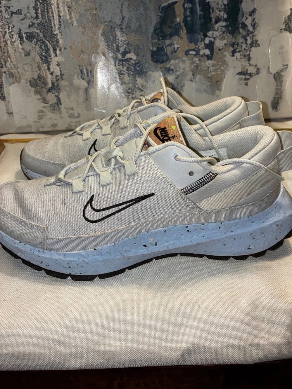 EUC Nike Beige Remica  Sneakers with Black Swoosh Women’s 9 W